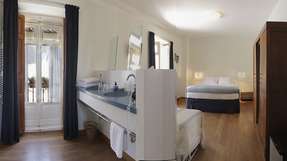 Habitación Familiar, Vista a la Ciudad