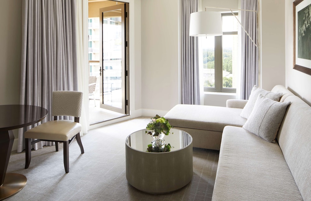 Suite, 1 King Bed, Terrace