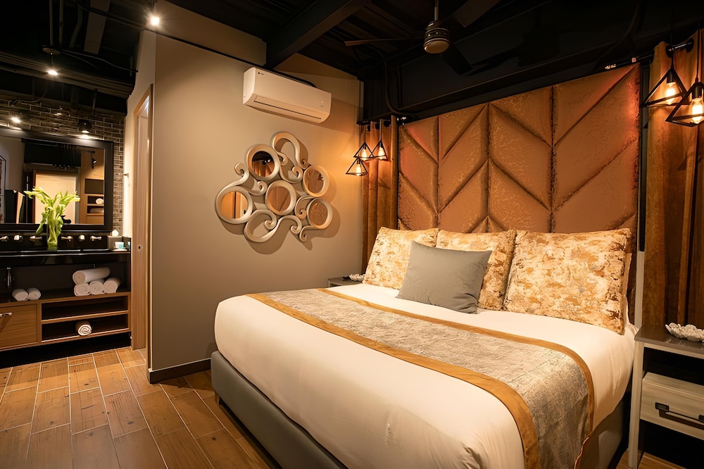 3 Bed 3 Bath First Class Penthouse + Jacuzzi