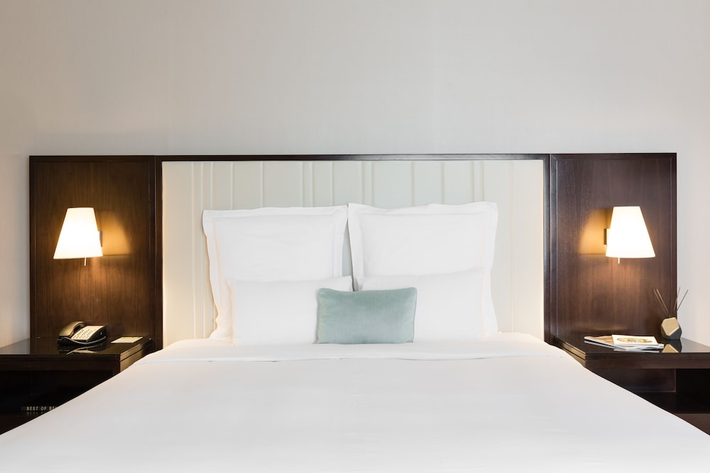 Junior Suite, 1 Queen Bed with Sofa bed - Photo 4