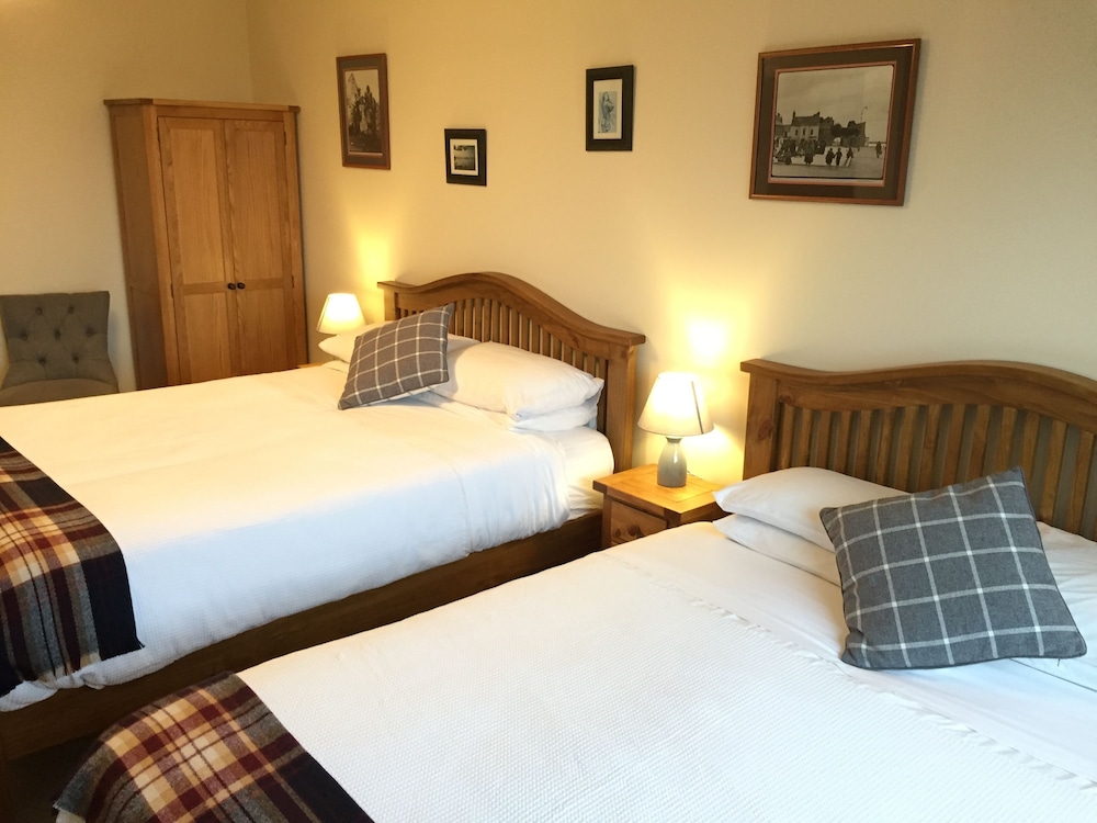 Family Quadruple Room, Ensuite photo 2
