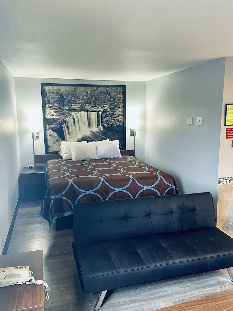 Studio Suite, 1 King Bed, Non Smoking - Photo 2