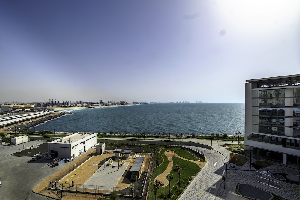 Deluxe Apartment, 3 Bedrooms, Beach View, Corner photo 2