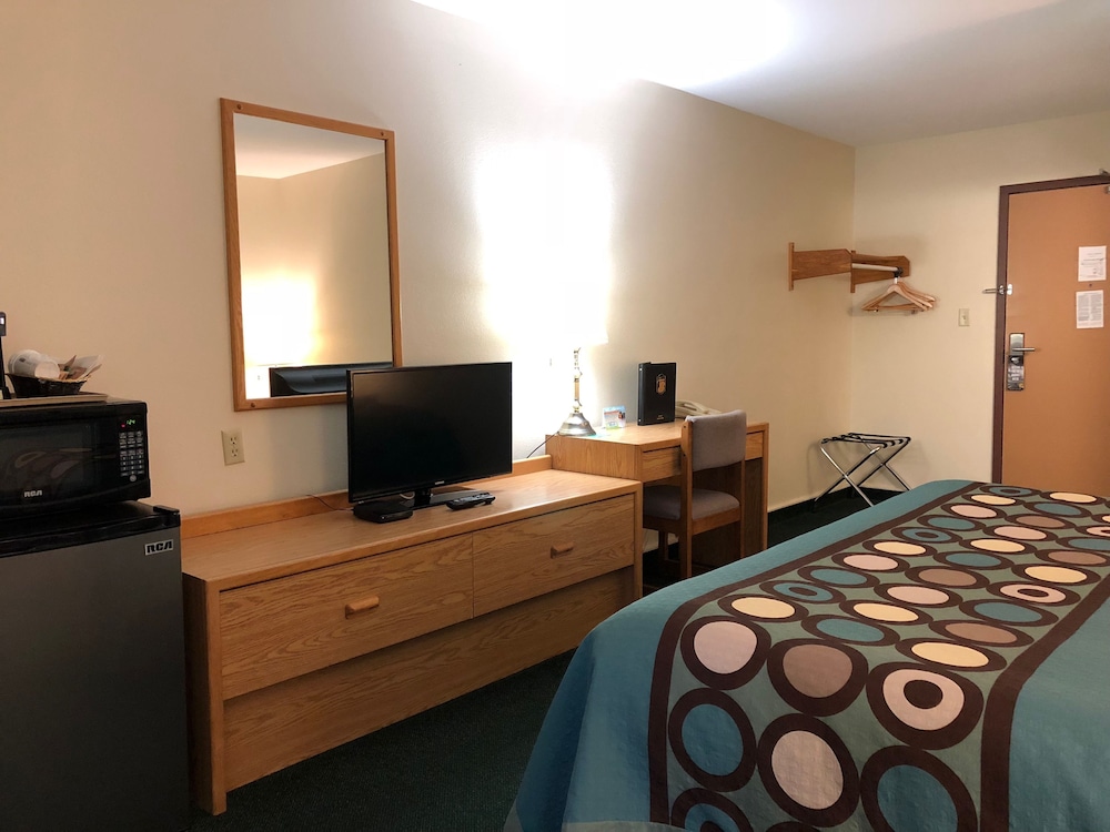 Room, 1 King Bed, Non Smoking - Photo 2