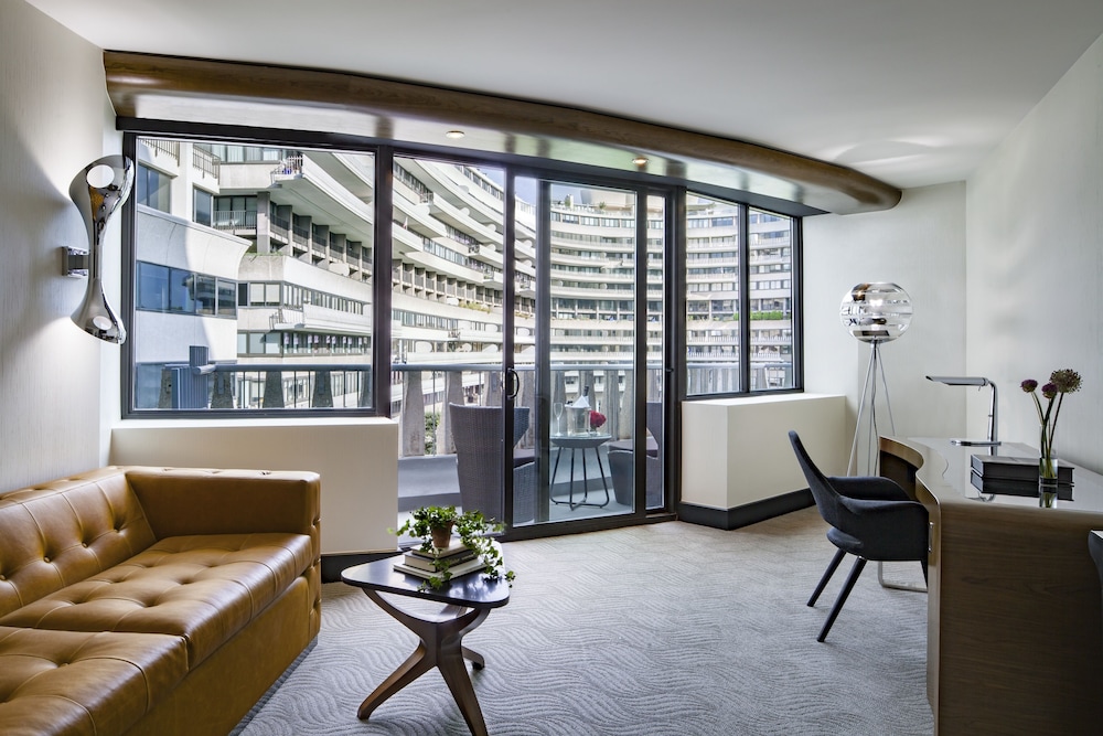 Suite, 1 Bedroom, Balcony - Photo 3