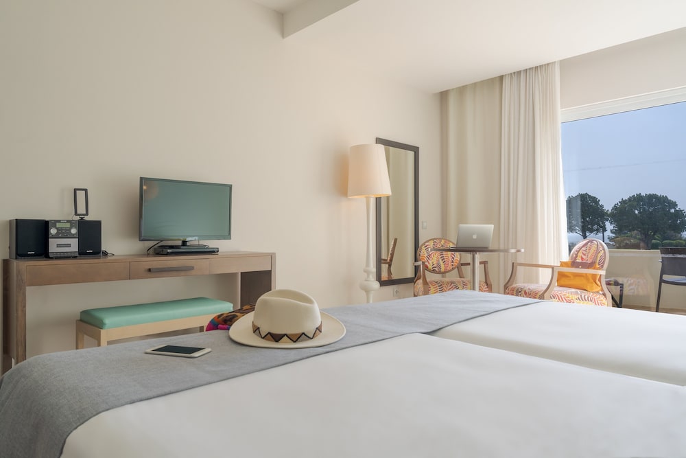 Superior Double or Twin Room, Sea View - Photo 6
