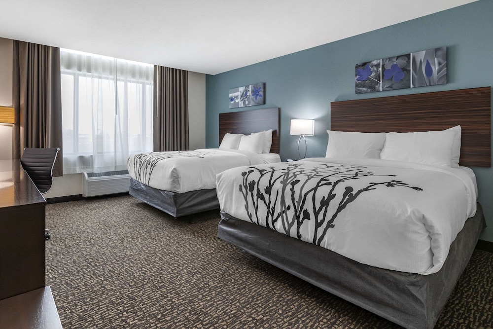 Standard Room, 2 Queen Beds, Non Smoking - Photo 2