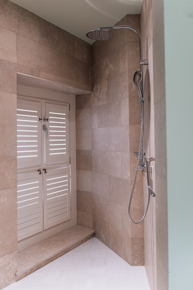 Grand Studio Suite - Photo 30