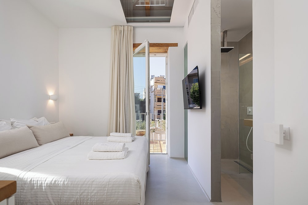 Standard Double Room, 1 Queen Bed, Balcony, Courtyard View Hub 04