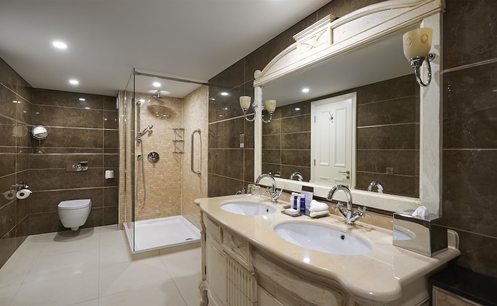 Suite, 1 King Bed, Non Smoking (Mezzanine) photo 2
