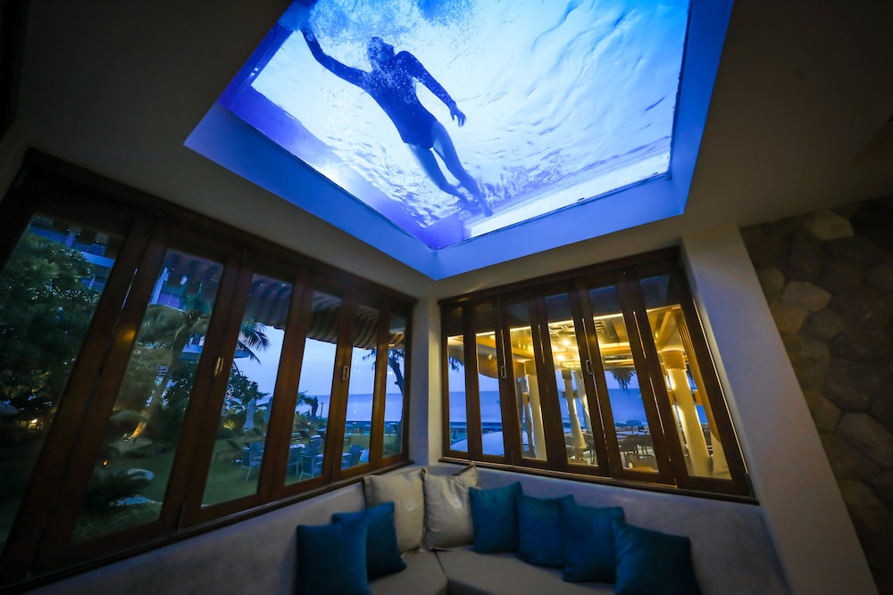 Sky Pool Suite