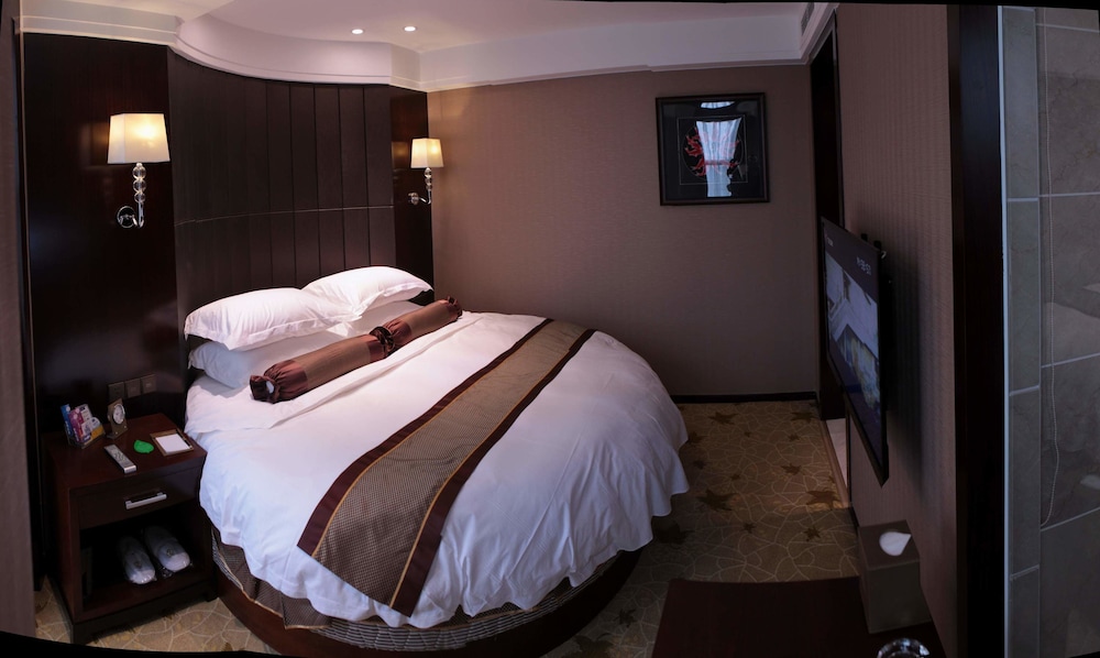 Round Bed Room