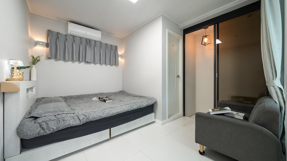 Basic Room, 1 Bedroom (Room 104 (Pool Villa / Spa)) - Photo 12