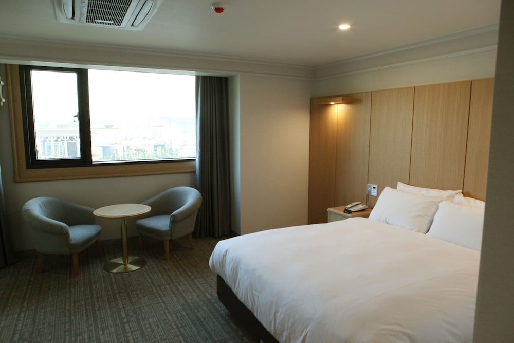 Standard Double Room, City View - Photo 6
