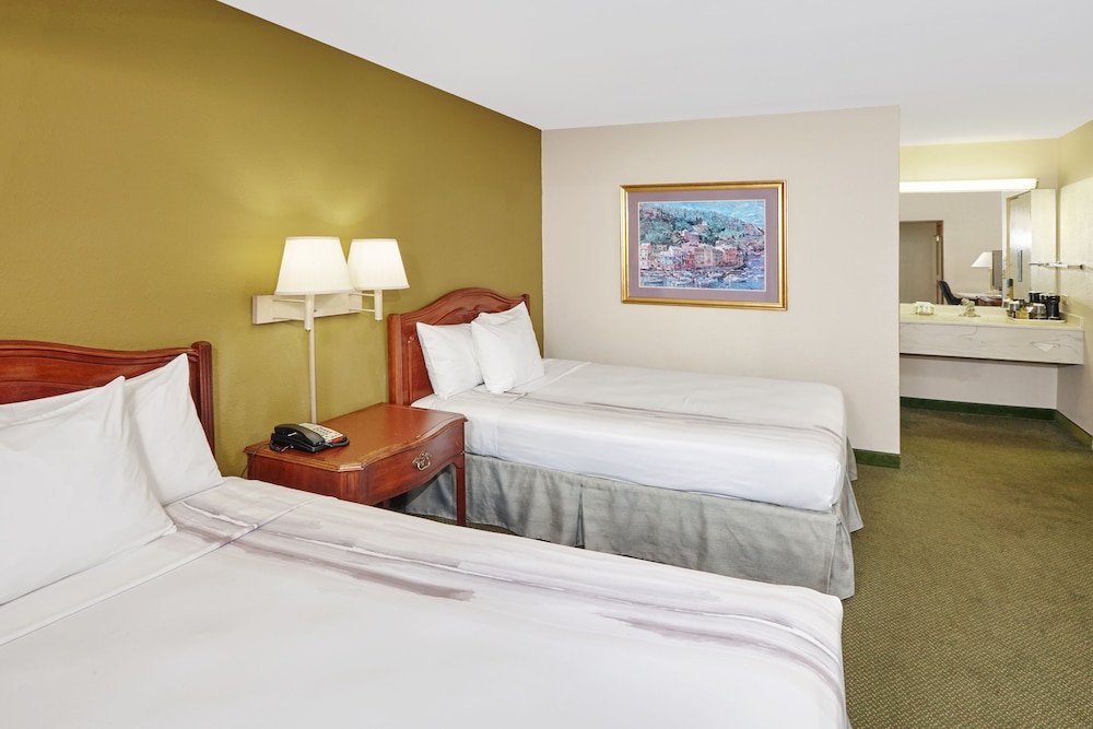 Room - Photo 3