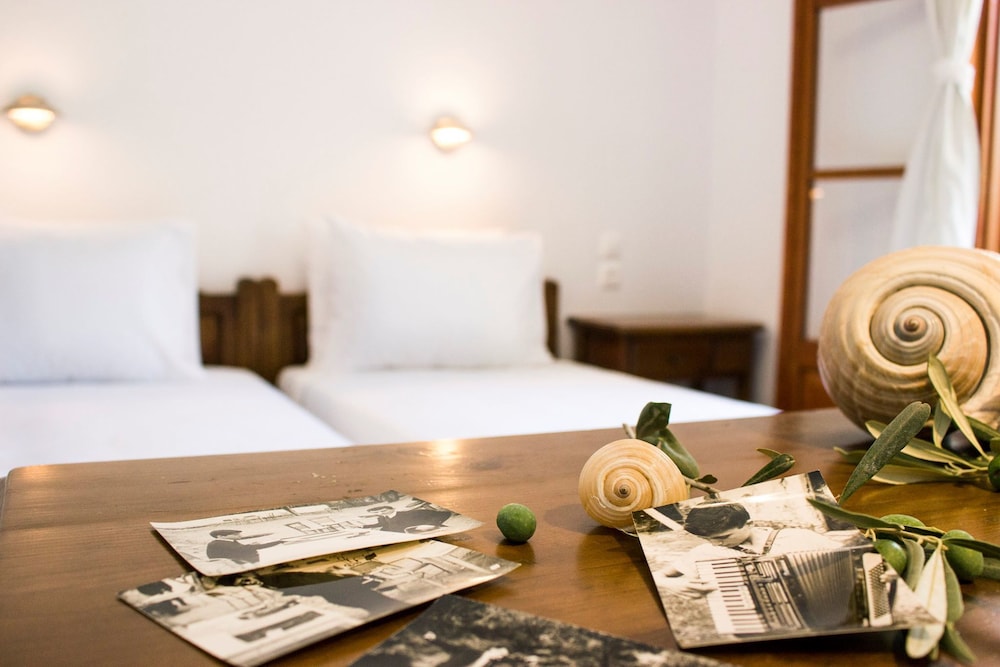 Basic Twin Room, 2 Twin Beds, Balcony, Garden View