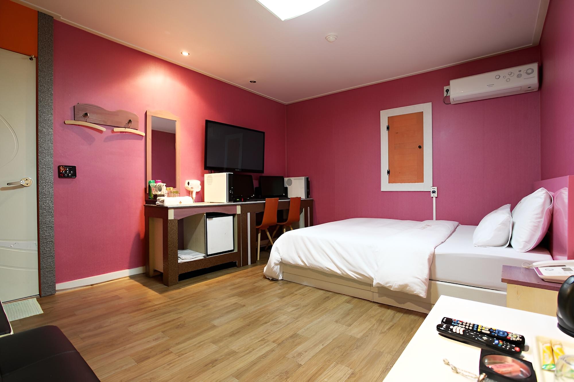 Room (Special room (Samsung 50-inch TV with) photo 3
