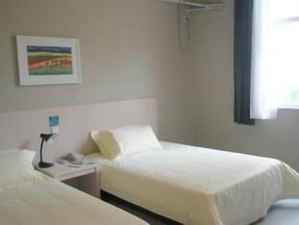 Standard Room, Multiple Beds photo 1