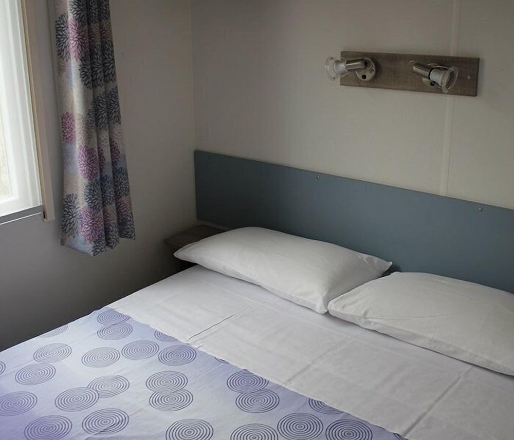 Classic Mobile Home, 2 Bedrooms photo 2