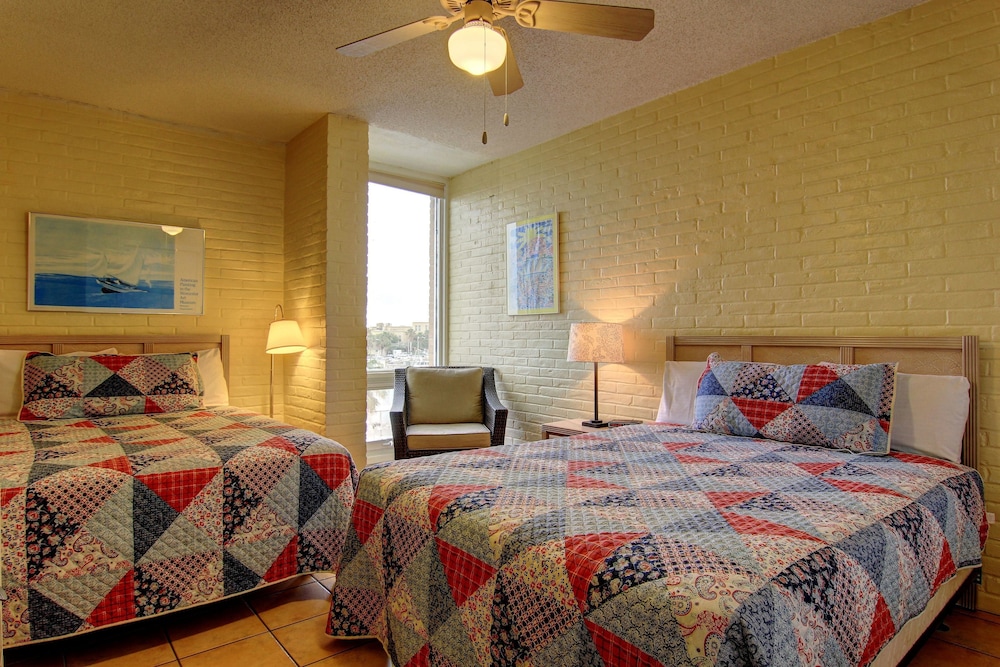 Condo, 2 Bedrooms