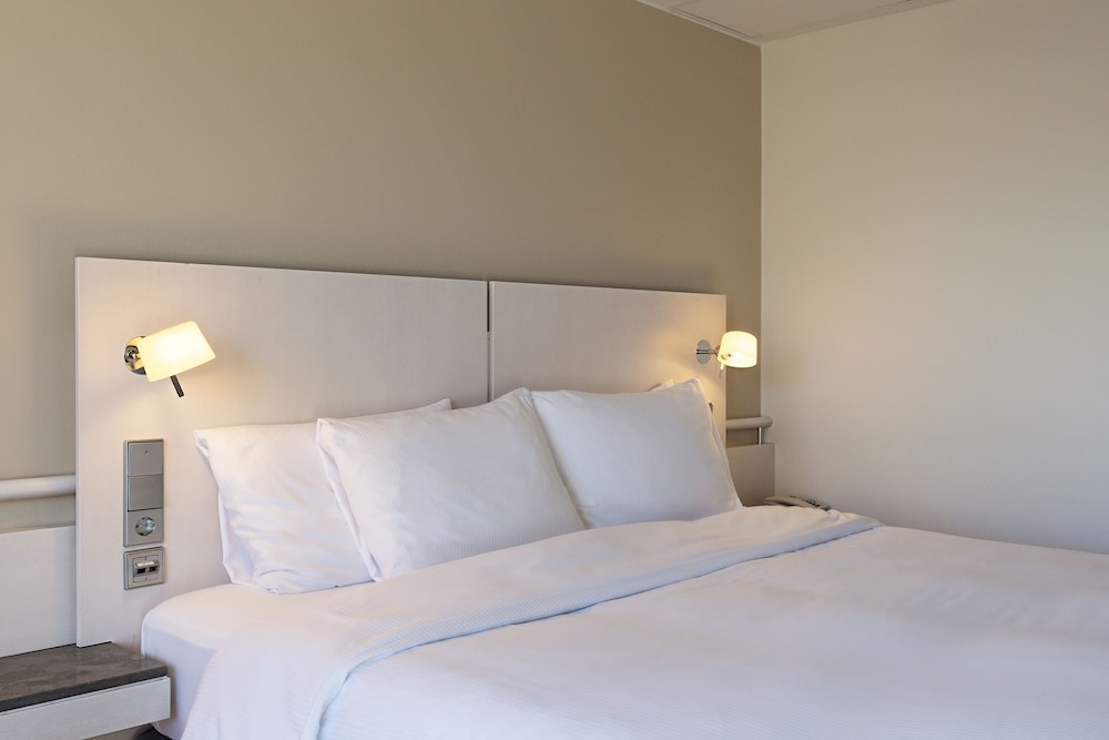 Room, 1 King Bed, Park View - Photo 4