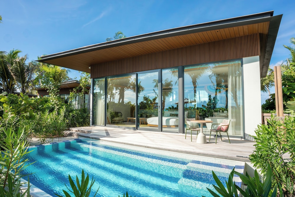 Family Beach Pool Villa with Capsule - Photo 7