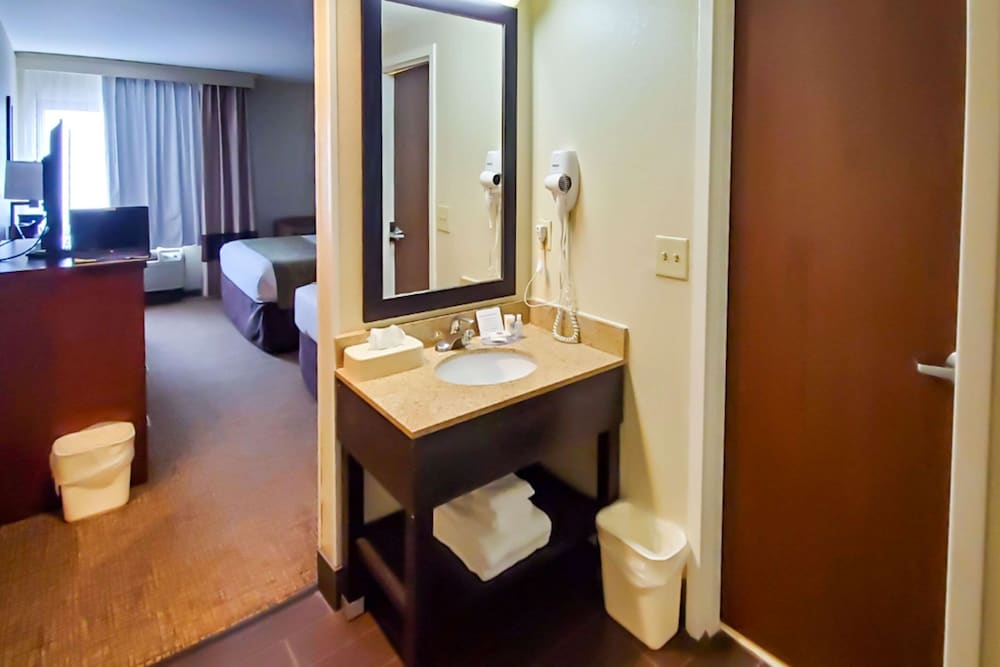 Room, 2 Queen Beds, Non Smoking - Photo 5