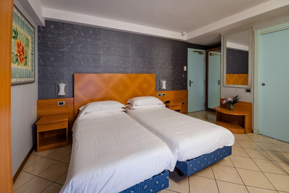 Classic Double or Twin Room, 1 Bedroom - Photo 6