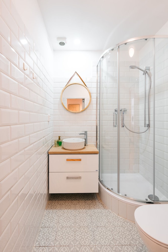 Economy Room, 1 Bedroom, Private Bathroom, Ground Floor photo 3
