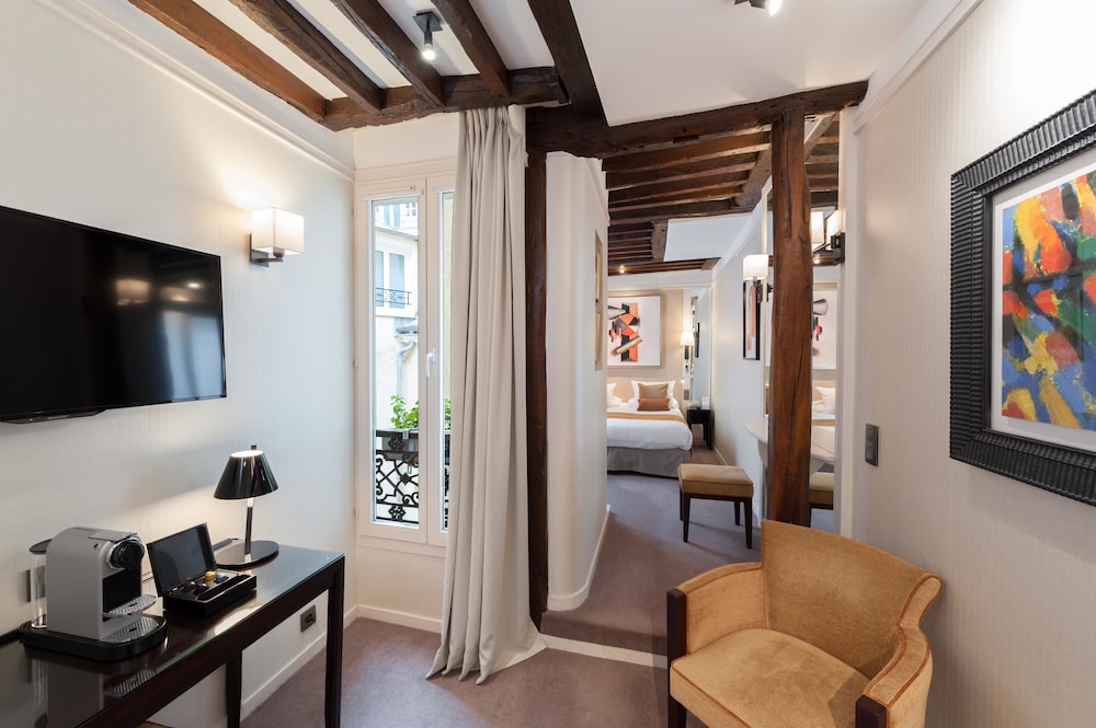 Deluxe Room, 1 Queen Bed (Larger Room) thumbnail 5