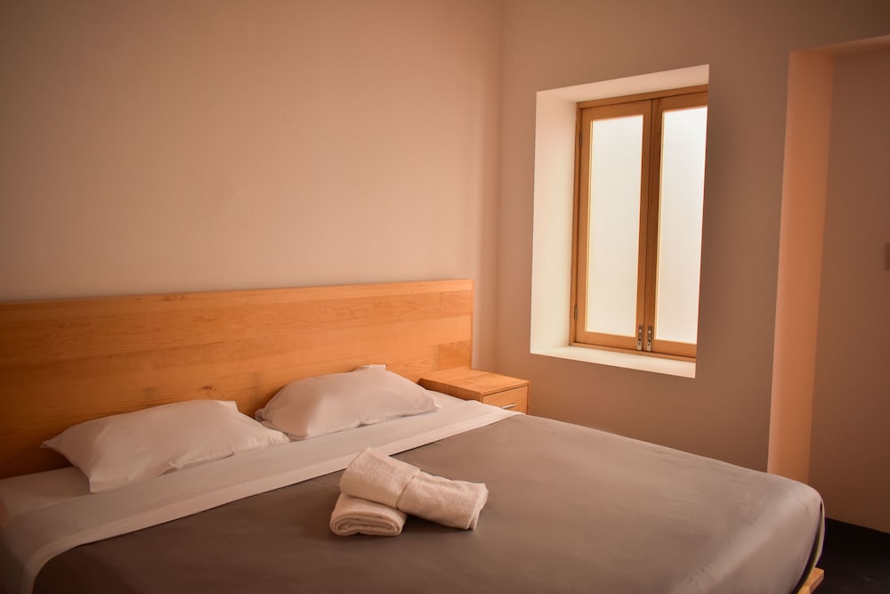 Suite, 1 King Bed, Non Smoking - Photo 2