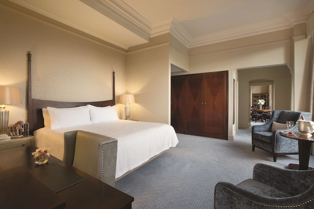 Suite, 1 King Bed (Caledonian)