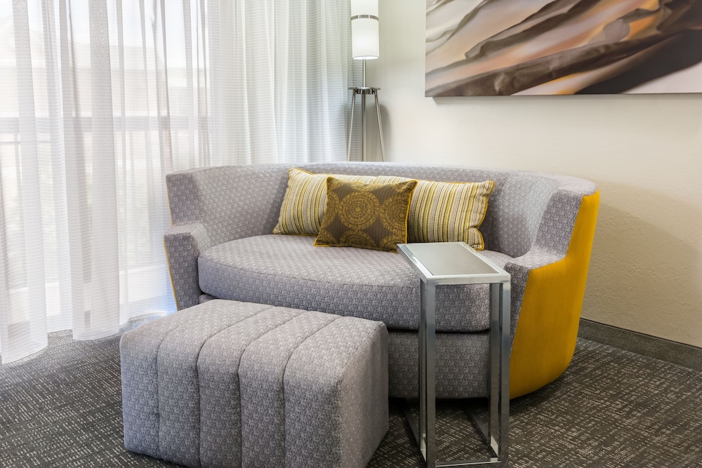 Suite, 1 Bedroom - Photo 2