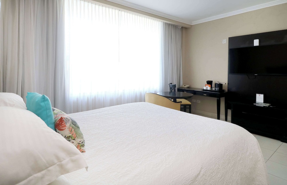 1 King Bed, City View - Photo 1