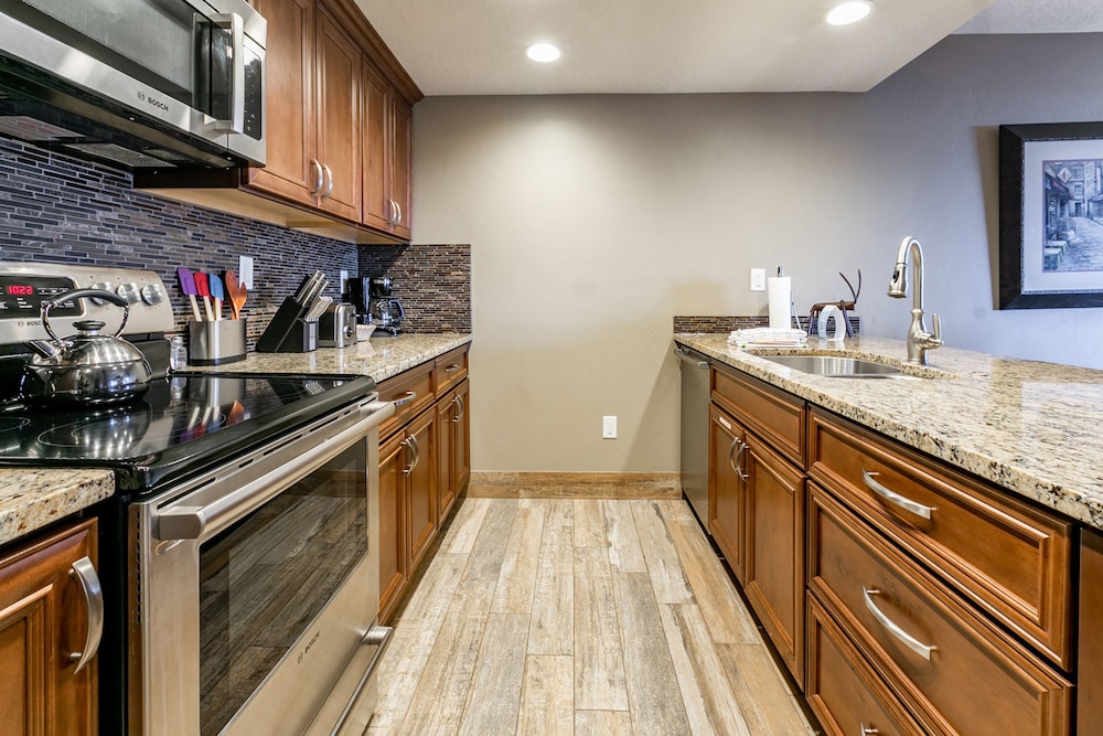 2 Bedroom Condominium - Photo 11