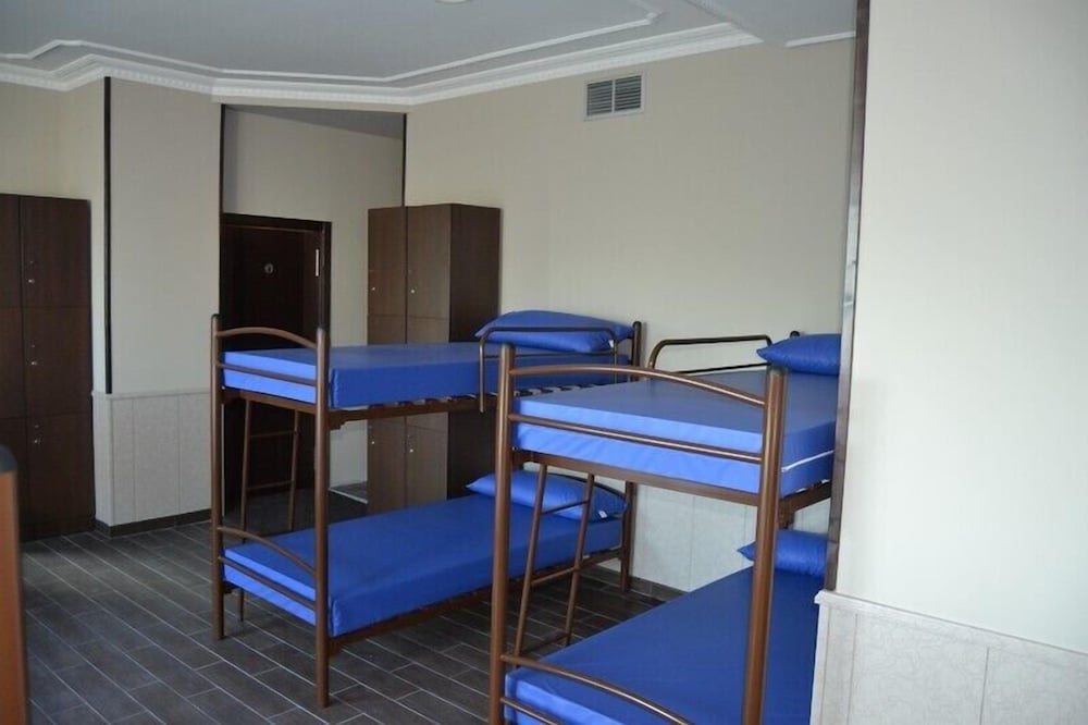 Room, Shared Bathroom (8 people)