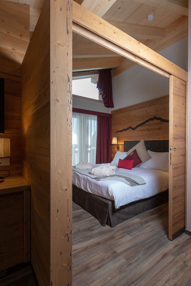 Junior Triple Room, 1 King Bed with Sofa bed