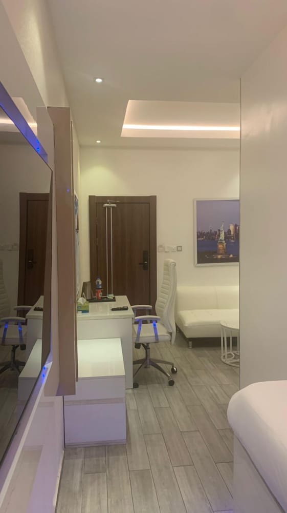 Elite Room