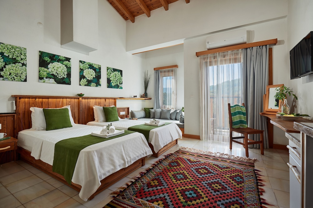 Standard Twin Room, 2 Twin Beds, Non Smoking, Mountain View