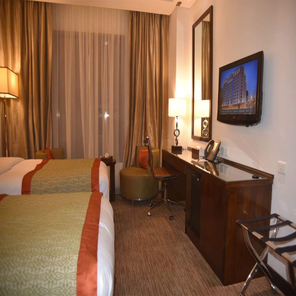 Standard Room, 2 Twin Beds, City View (Walk in Shower)
