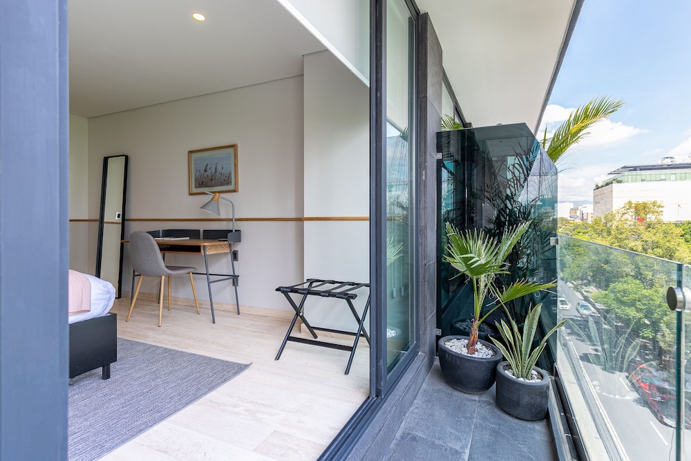 Executive Apartment with Balcony - Photo 8