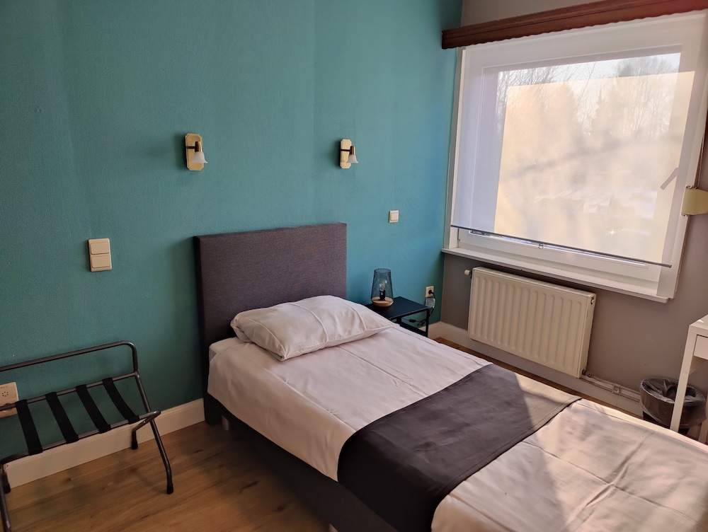Basic Single Room photo 2