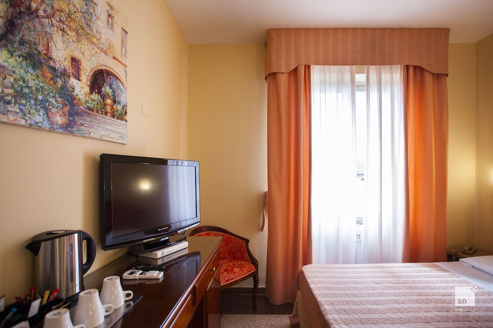 Economy Room - Photo 13