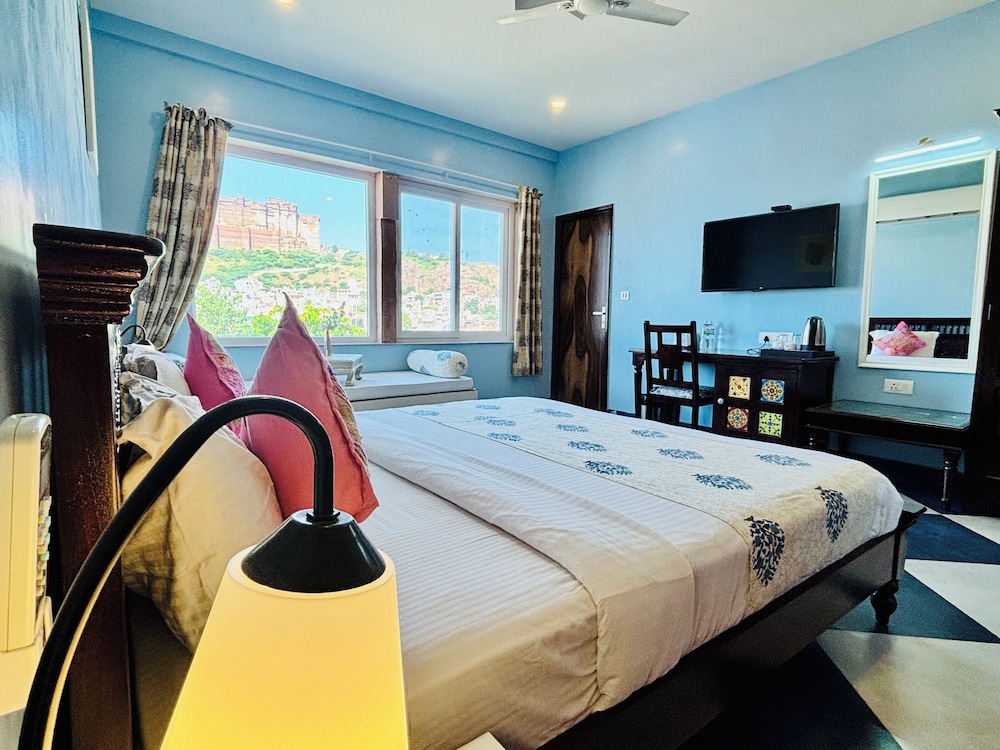 Fort view Superior room, King Bed ( 3rd Floor ) - Photo 6