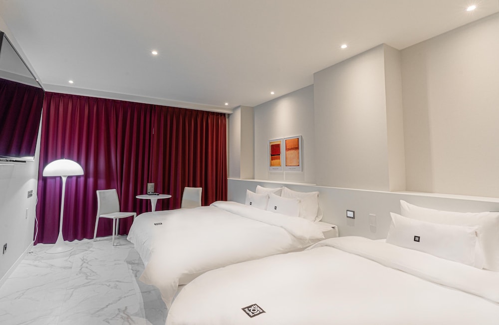 Deluxe Twin Room - Photo 11