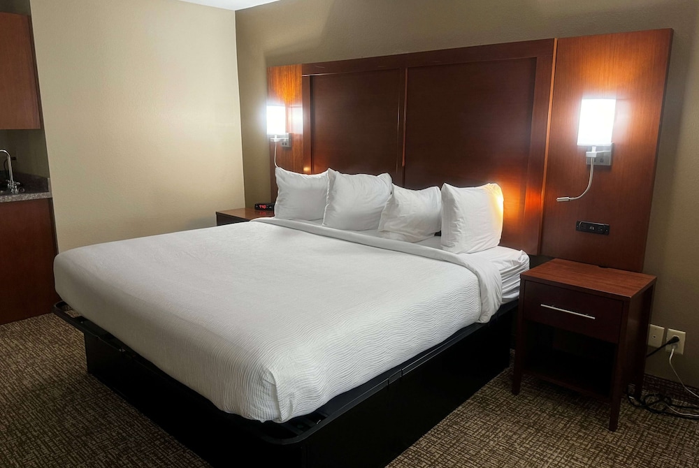 Suite, 1 King Bed, Non Smoking, Kitchenette - Photo 10