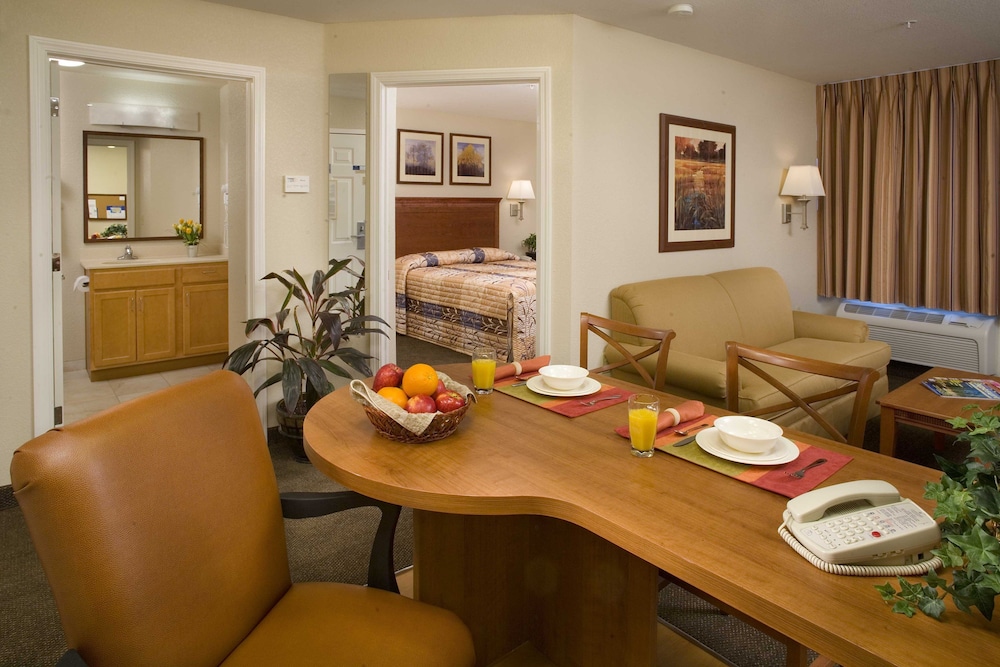 Studio Suite, 1 Queen Bed, Accessible, Kitchen (Mobility Tub) photo 1