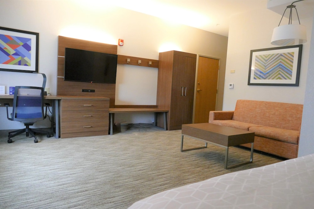 Standard Room, 1 King Bed, Accessible Bathtub (Mobility) - Photo 2