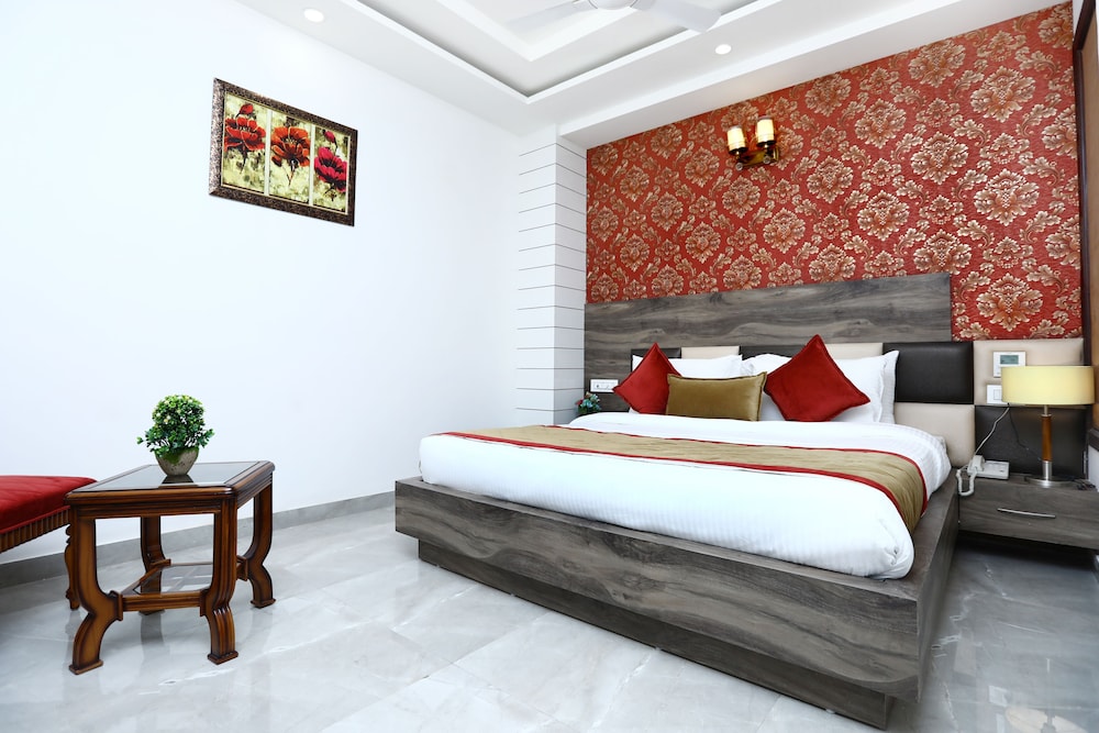 Premium Studio, 1 King Bed, Patio, Ocean View (Erickson Wing) - Photo 1