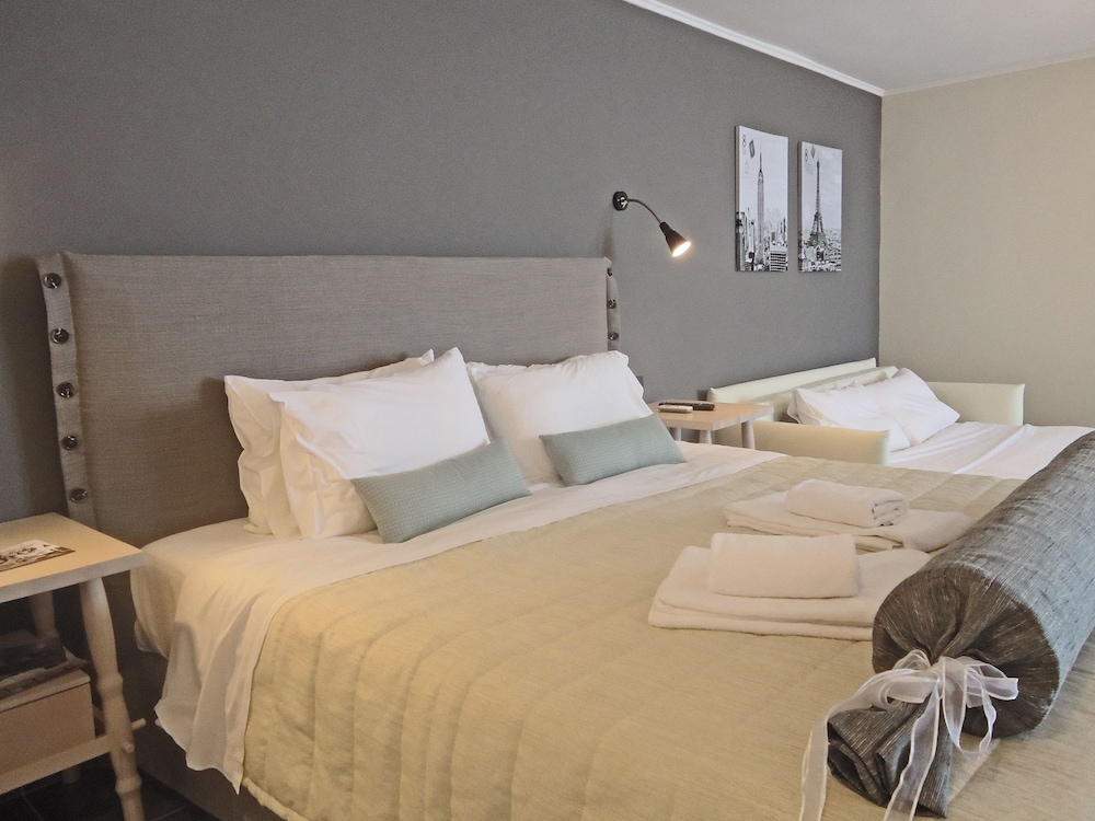 Executive Suite with Harbor View photo 3